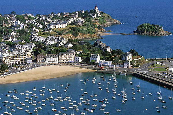 Vue a�rienne � Office de tourisme de Saint-Quay-Portrieux